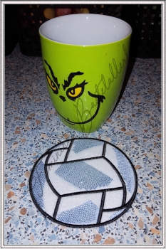 Preview: MugRug "Fussballfeld WM2018" + Tassenuntersetzer "WM-Ball" Preview: MugRug "Fussballfeld WM2018" + Tassenuntersetzer "WM-Ball"
