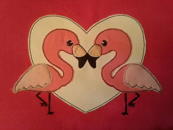 Flamingo Pärchen vor Herzhintergrund (18x13, 20x20, 30x18, 30x20)